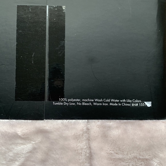 Tahari Luxury Plush Robe - Picture 3 of 7